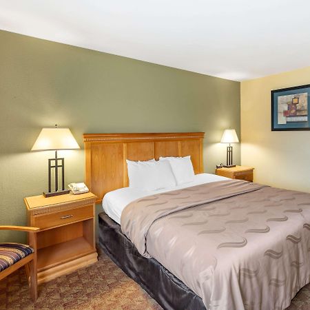 Rodeway Inn South Hutchinson Extérieur photo