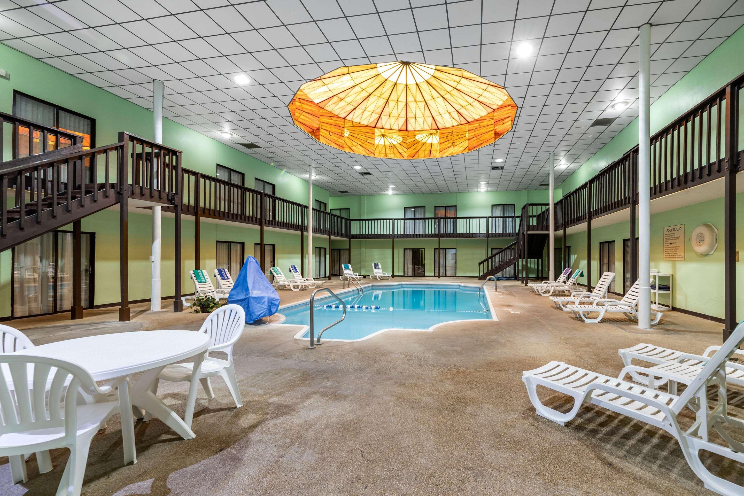 Rodeway Inn South Hutchinson Extérieur photo