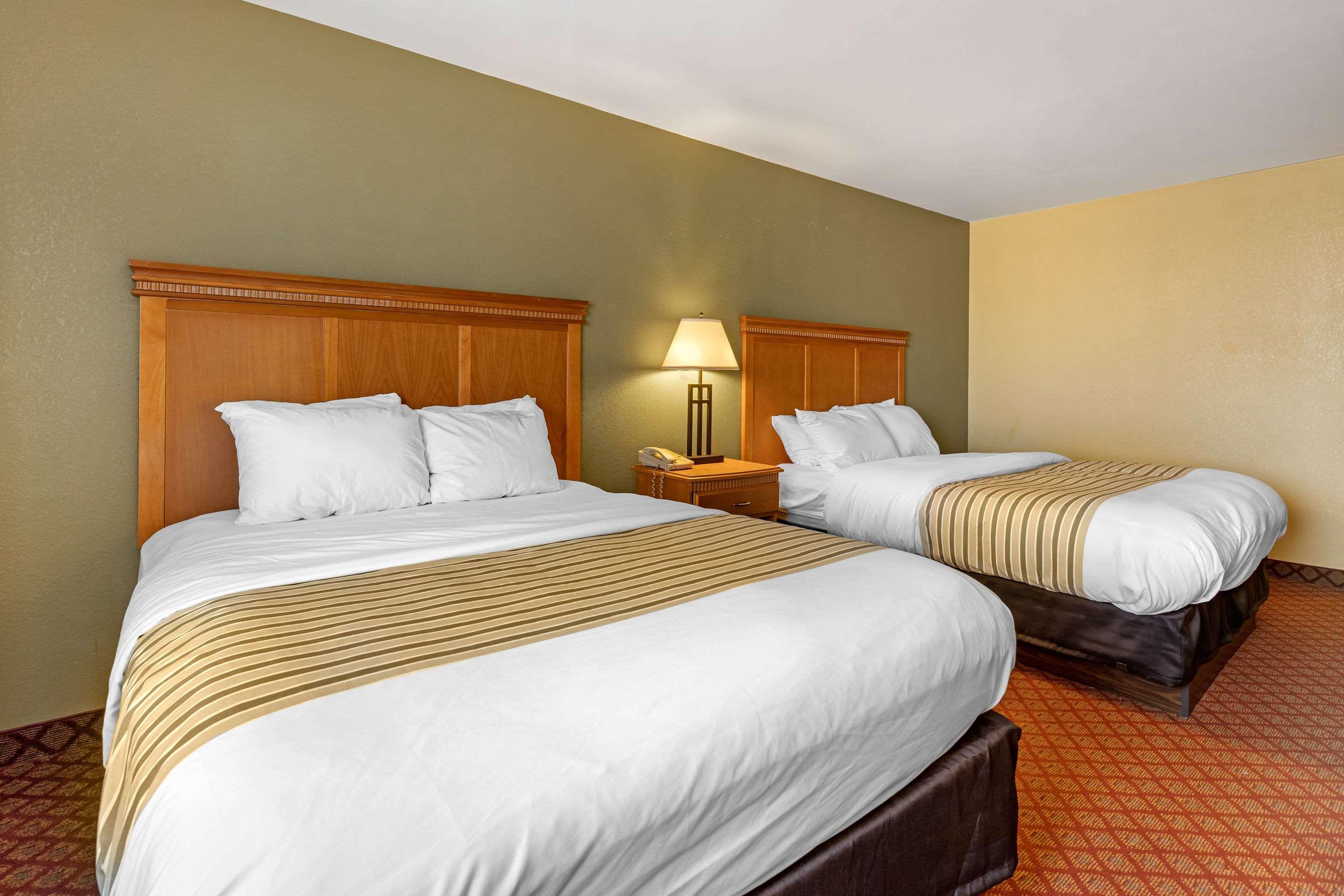 Rodeway Inn South Hutchinson Extérieur photo