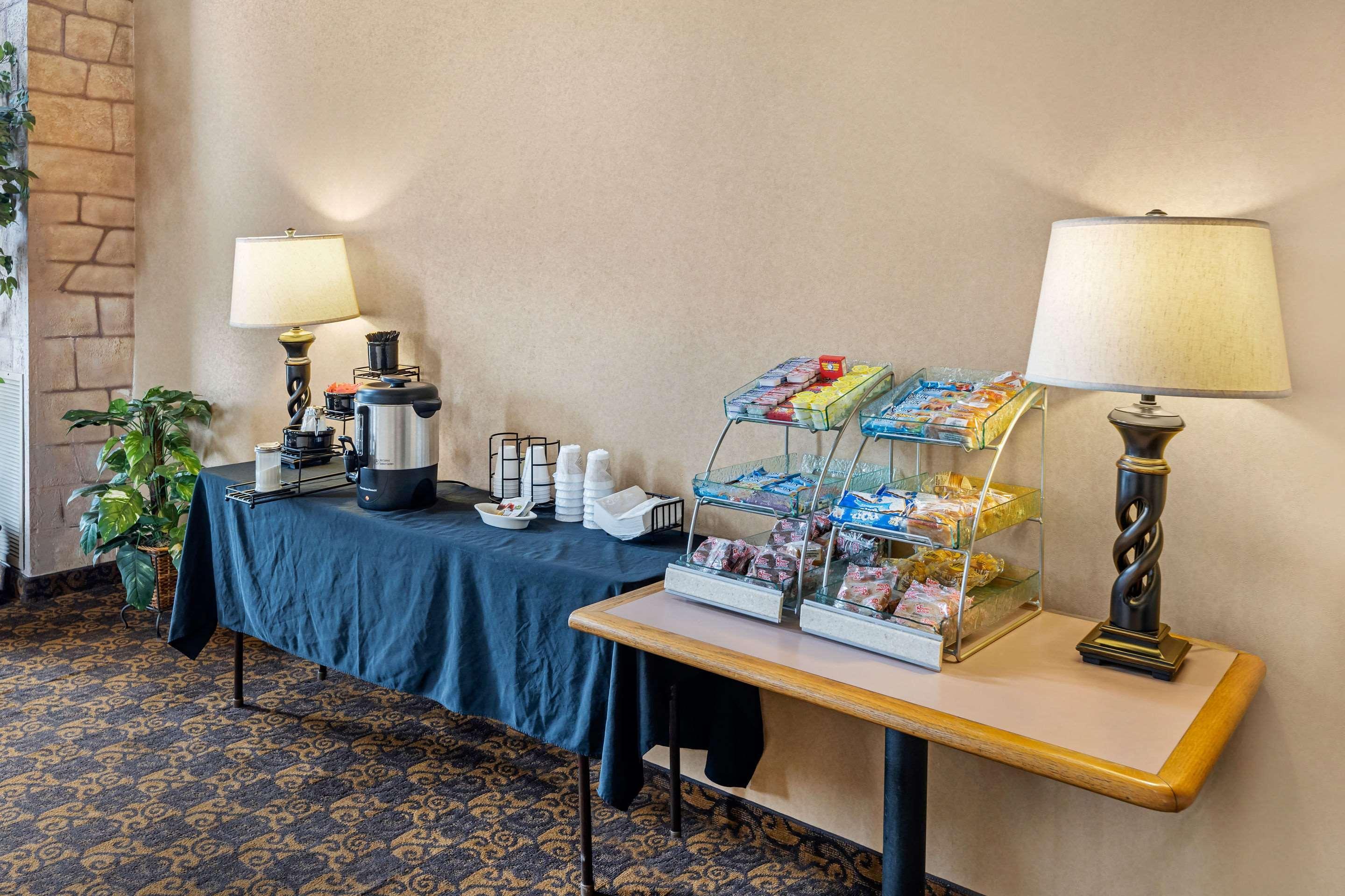 Rodeway Inn South Hutchinson Extérieur photo