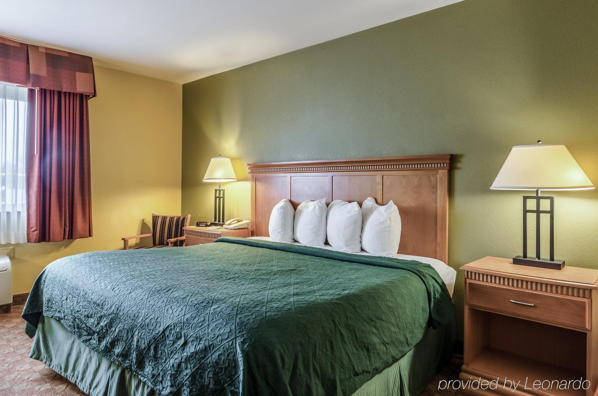 Rodeway Inn South Hutchinson Extérieur photo