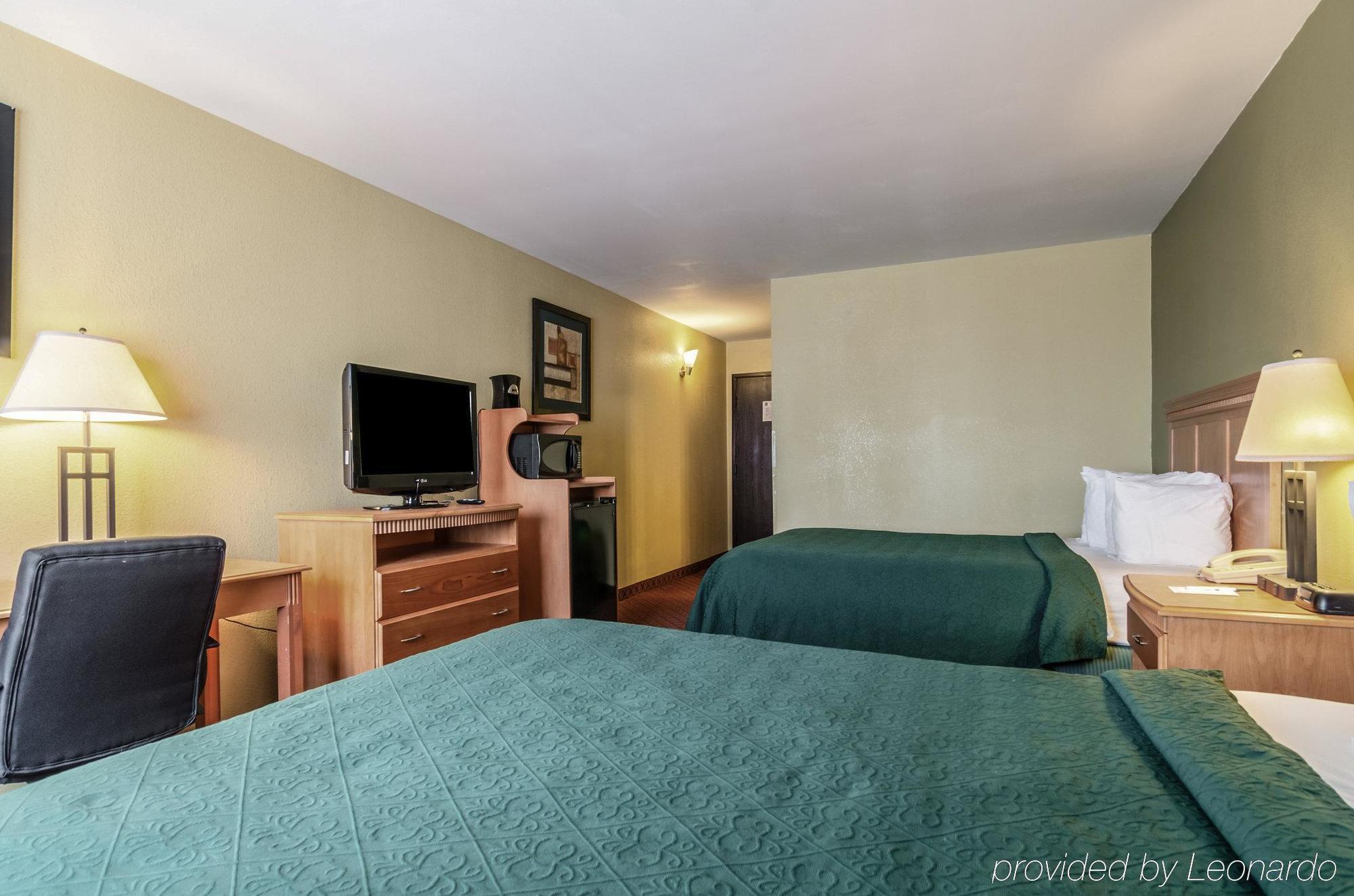 Rodeway Inn South Hutchinson Extérieur photo