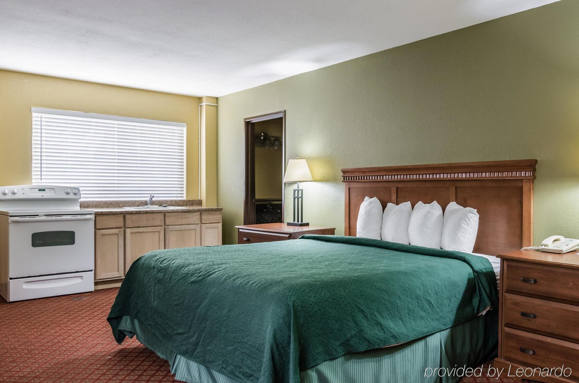 Rodeway Inn South Hutchinson Extérieur photo
