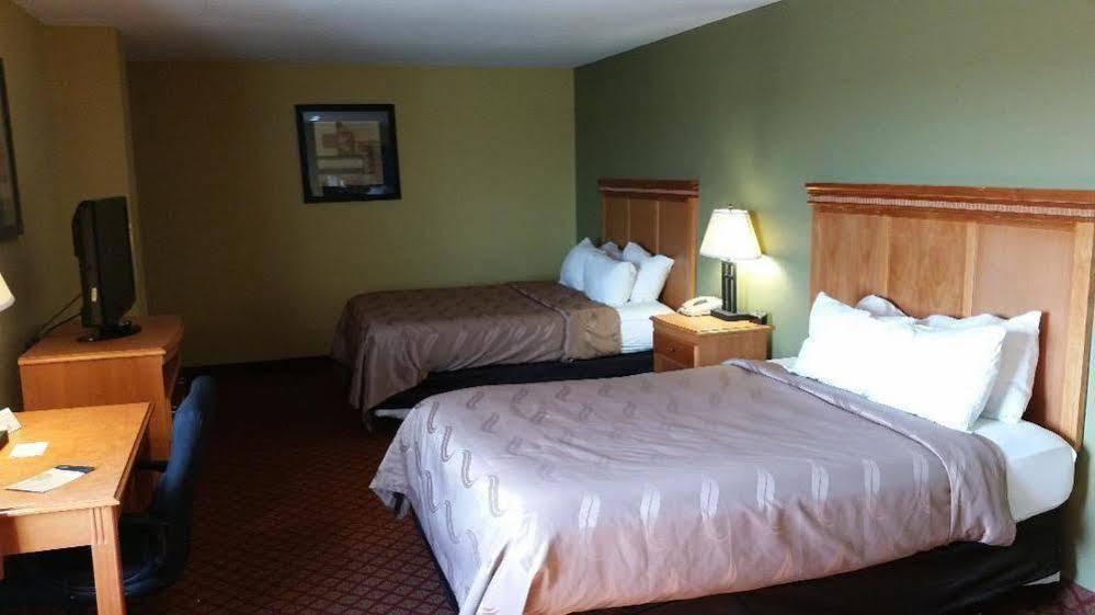 Rodeway Inn South Hutchinson Extérieur photo